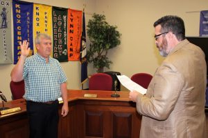 Kevin Hinkle is shown being sworn into office by Judge Skip Hammons.