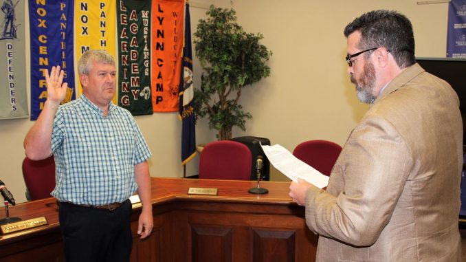 Kevin Hinkle is shown being sworn into office by Judge Skip Hammons.